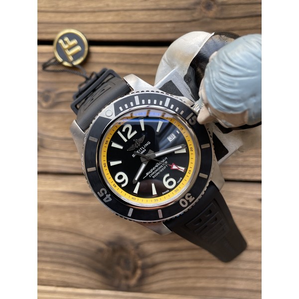 TF 브라이틀링 슈퍼오션 오토매틱 44mm 블랙/옐로우 다이얼 블랙 러버 스트랩