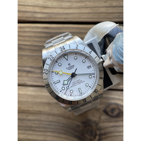 ZF 튜더 블랙 베이 프로 GMT 오팔린 다이얼 39mm